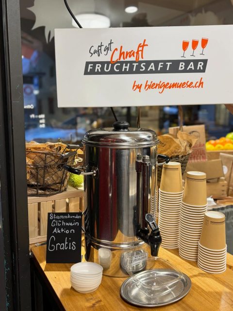 ✨Glühwein Aktion✨
zur Feier des Tages, erhalten sämtliche Stammgäste heute in der Fruchtsaftbar ein Glas Bieris-Glühwein, geniessen Sie den Ferienanfang mit uns. Euer Fruchtsaftbar Team ❤️
#glühweintrinken #bierigemüseundfrüchte #fruchtsaftbar #äshätsolangshät