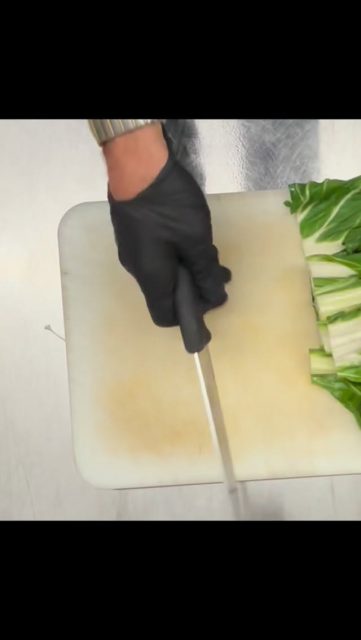 🌱 Tagesmenü von heute 🌱
Der Frühling hält Einzug! 🌸
Frischer Schweizer Bärlauch trifft auf knackigen Lattich, begleitet von würziger Jackfrucht auf knusprig geröstetem Brot. 🥬🍞
Kommen Sie vorbei und geniessen Sie unser frühlingshaftes Tagesmenü! 🌼
Wir freuen uns auf Sie. 😊
#fruchtsaftbar #bern #debierihäts #bieri_gemuese #bärn