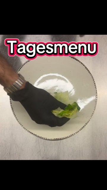 🌈🥗🧀 TAGESMENÜ VON HEUTE 🥑✨

Lust auf etwas Feines, Frisches und mit viel Geschmack? 😍
Heute servieren wir Ihnen unseren hausgemachten Käsekuchen 🧀 zusammen mit buntem Salat 🥗, feinen Linsen 🫘 und cremiger Avocado 🥑💚

Ein Menü zum Geniessen, Entdecken und Wohlfühlen ☀️🍴💛

📍 Kommen Sie vorbei und probieren Sie unser heutiges Tagesmenü!
Wir freuen uns auf Ihren Besuch 😊🌿

💚 Ihr Fruchtsaftbar-Team 🍹✨