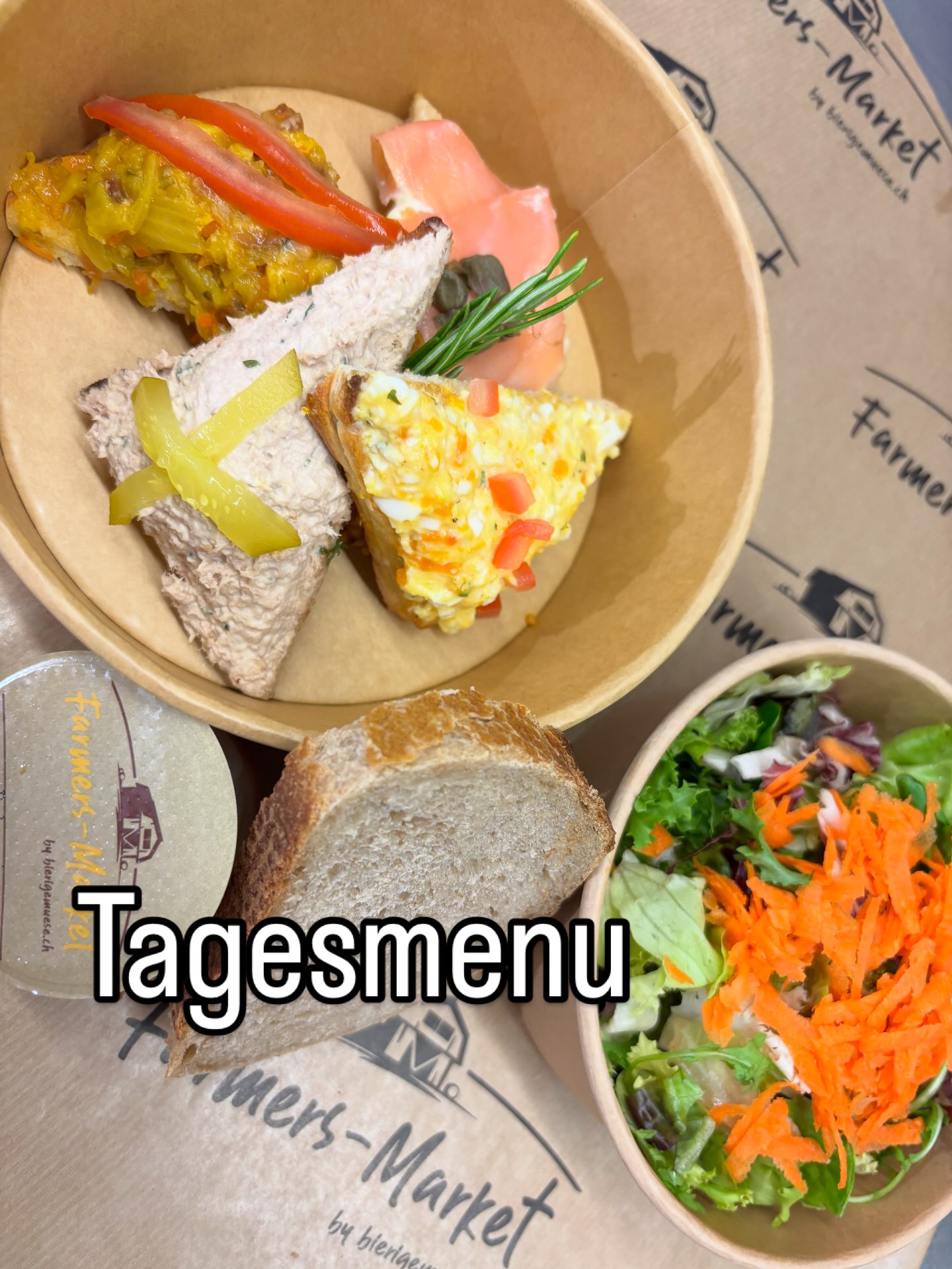 Tagesmenu von heute,

belegte Brötli mit buntem Salat

#tagesmenu #takeawayfood #berncity🇨🇭