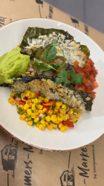 Heute gibt es vegane Linsen Tacos, mit Tomatensalsa, Guacamole und Maissalat
#fruchtsaftbar #vegan #tacos #Linsen #takeawayfood