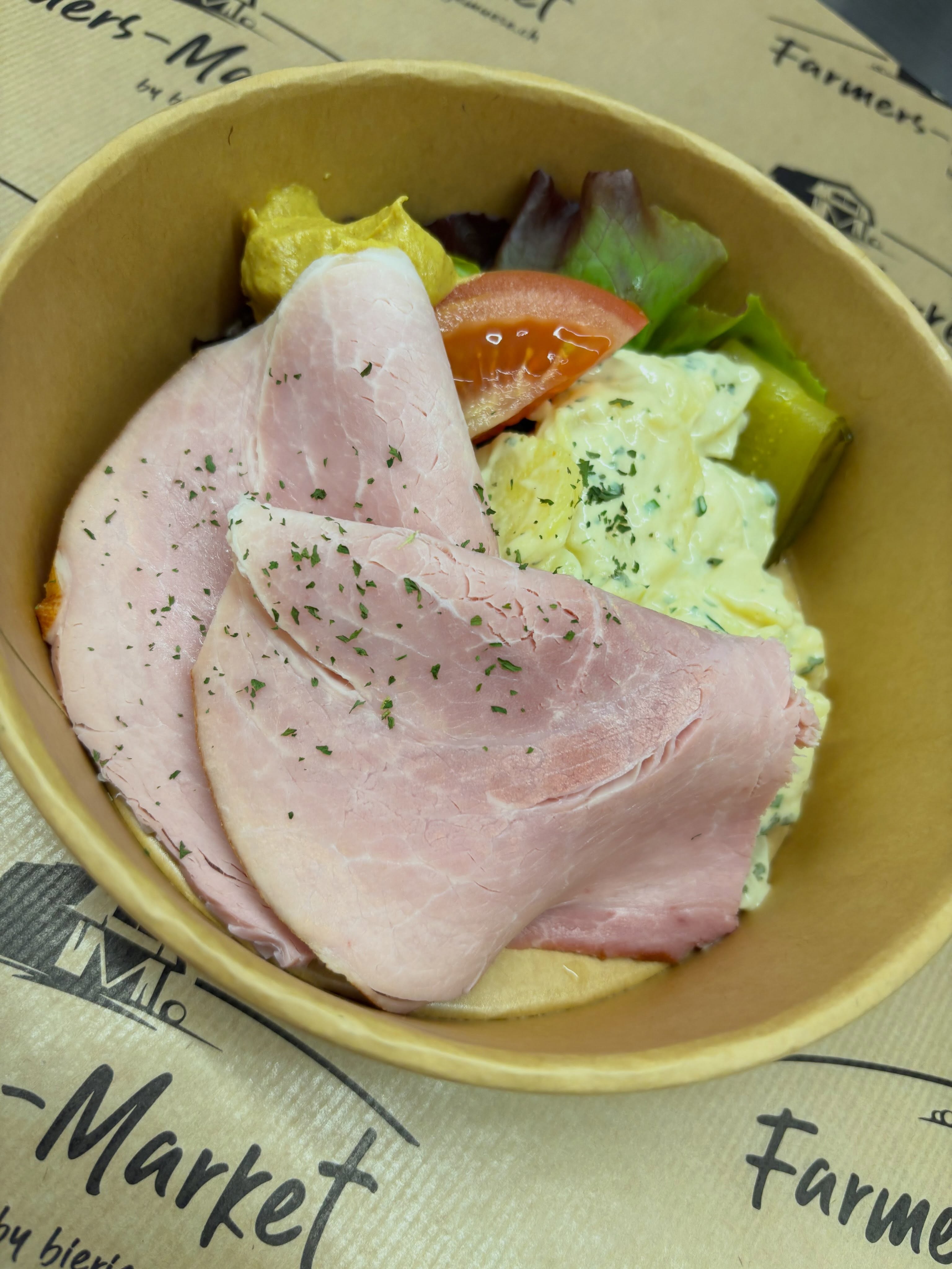 Tagesmenu von heute, oder Vegetarisch mit Risotto Krautwickel.
#tagesmenu #takeaway #berncity #fruchtsaftbar
